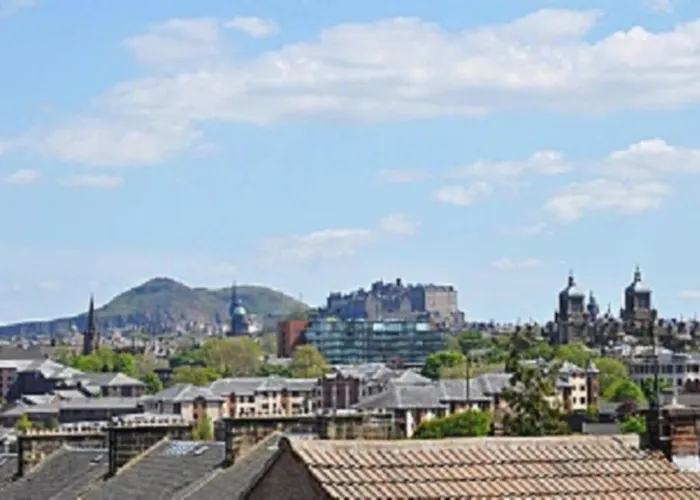 Sunny House With Views To Edinburgh Skyline