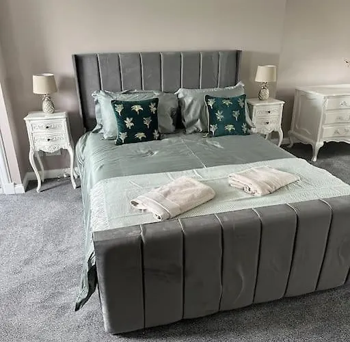 Cameron Coach House Modern Property In Murrayfield Edinburgh