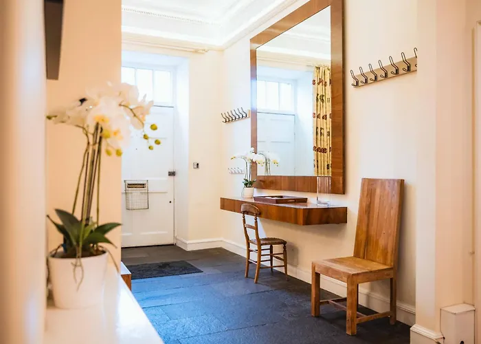 Large 3-Bed Property Walk To Waverley